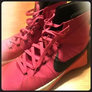 Nike hyperdunk 2015 (breast cancer awareness)